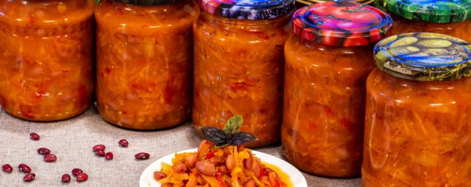 Салат с овощами и фасолью на зиму