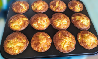 Нежные, воздушные и очень ароматные кексы с яблоками.