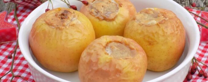 Яблоки, запеченные с арахисовой пастой