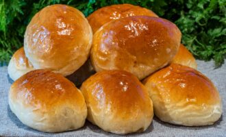 Пирожки с капустой и мясным фаршем из дрожжевого теста