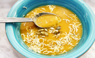 Обед как в ресторане — Тыквенный суп-пюре с сыром дорблю за 30 минут