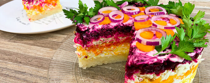 Слоеный овощной салат 🥗 Рецепт с копченым сыром и с красивой подачей в виде торта 🎂