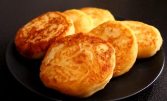 Картофельные оладьи с моцареллой
