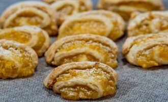 Песочное печенье с начинкой из апельсина на сметане