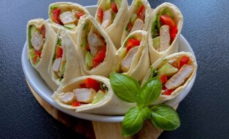 Роллы из лаваша с курицей