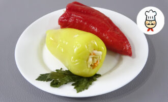 Фаршированный капустой перец на зиму