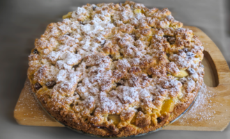 Яблочный крамбл с изюмом