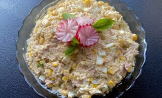 Простой, быстрый и вкусный салат из тунца