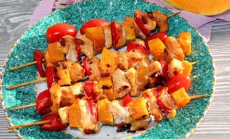 Шашлык из куриной грудки, тыквы и перца