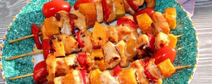 Шашлык из куриной грудки, тыквы и перца