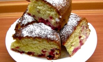 Кекс с красной смородиной