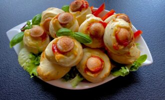 Сосиски в тесте с сыром в духовке