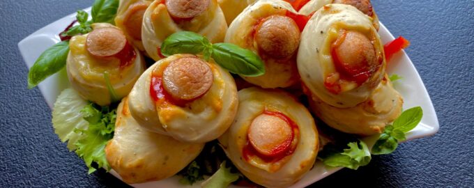 Сосиски в тесте с сыром в духовке