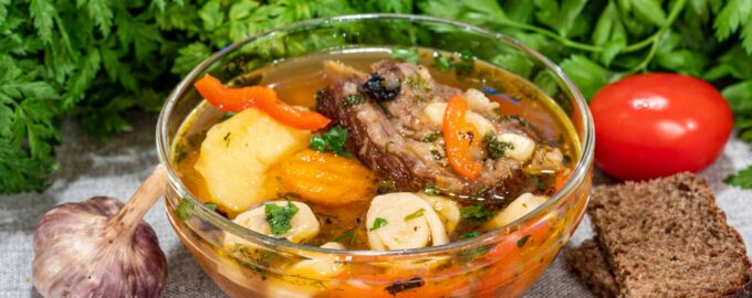Суп из говядины с овощами и домашними клецками