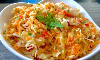 Салат из квашеной капусты