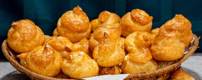 Булочки «Гужеры» из заварного теста с сыром