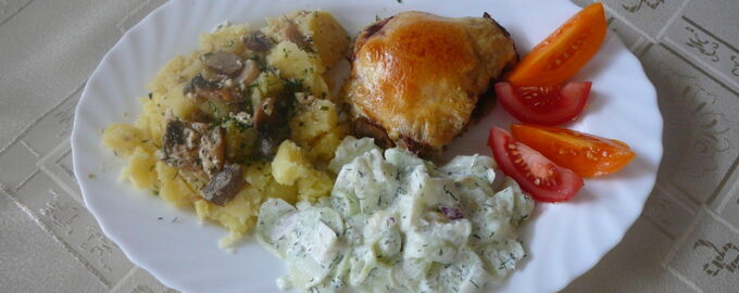 Свинина с грибами и ананасами