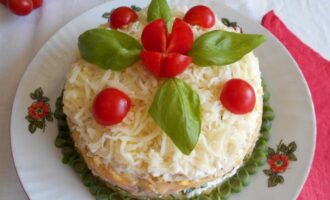 Слоеный салат с ветчиной и сыром