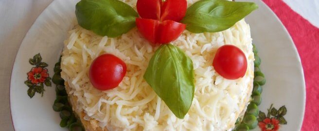 Слоеный салат с ветчиной и сыром