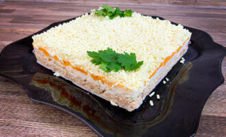 Слоеный салат с консервированной рыбой вкусный салат с горбушей