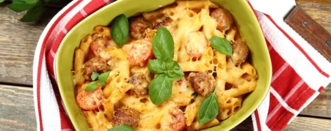 Макароны с фрикадельками в духовке