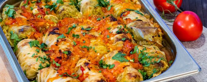 Голубцы из пекинской капусты с мясом и овощами