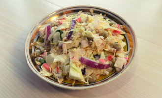 Салат из крабовых палочек с капустой и яйцом