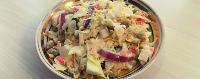 Салат из крабовых палочек с капустой и яйцом
