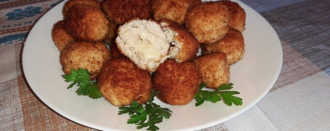 Куриные шарики с сыром Моцарелла