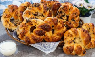 Домашние сдобные булочки с маком