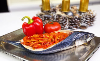 Запеченная Скумбрия в духовке с овощами за 20 минут