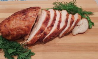 Куриное филе, запеченное в двух соусах в духовке