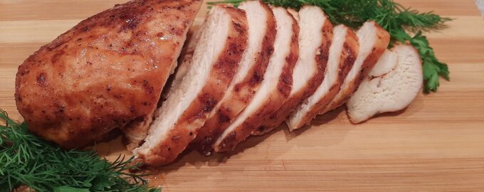 Куриное филе, запеченное в двух соусах в духовке