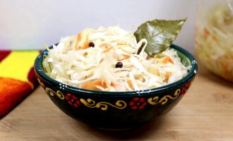 Сладкая маринованная капуста по-быстрому