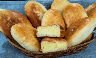 Пирожки с картошкой в духовке и на сковороде