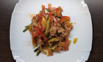 Рецепт салата с курицей без майонеза на праздничный стол.