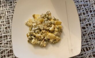 Картофельный салат с копченым лососем