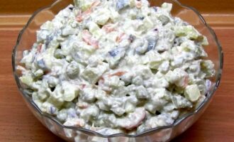 Салат оливье из сельди с овощами
