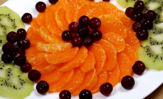 Как сделать пышный цветок из мандарина