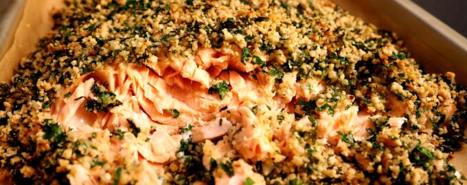 Семга в духовке под ореховой корочкой
