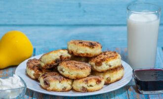 Творожные сырники без муки с изюмом