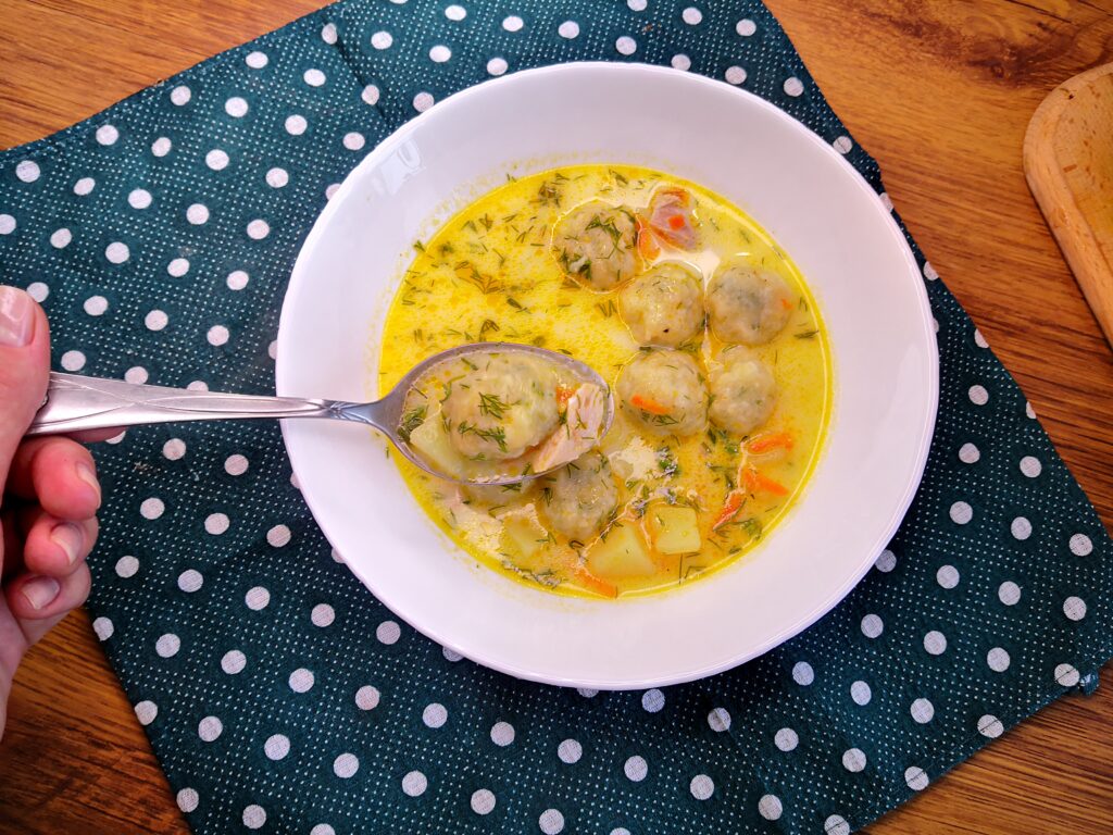 Куриный суп с сырными шариками