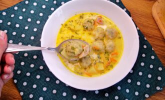 Суп с сырными шариками: рецепт с курицей и картофелем