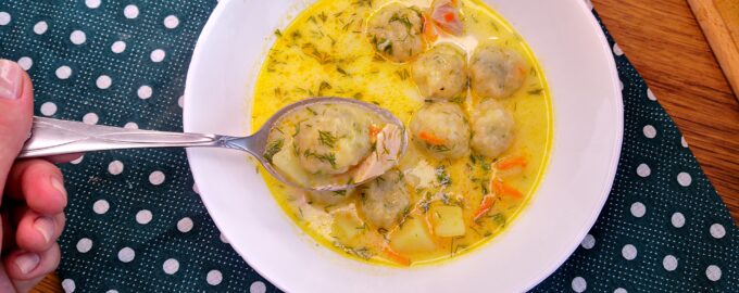 Суп с сырными шариками: рецепт с курицей и картофелем