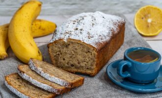 Бисквитный кекс с бананами