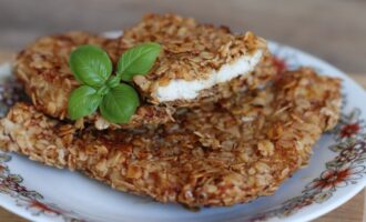 Куриная грудка в овсянке
