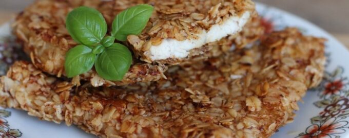 Куриная грудка в овсянке
