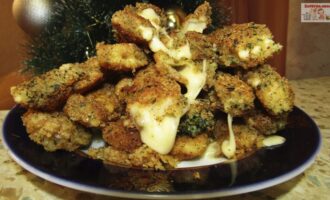 Горячая закуска из сыра в кляре (Сырные палочки)
