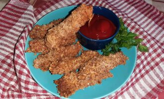 Стрипсы из куриного филе в духовке