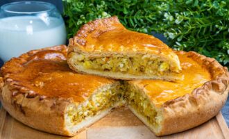 Сдобный пирог с начинкой из капусты